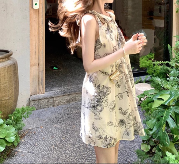 花柄ファッション 花柄ホルターネックワンピース