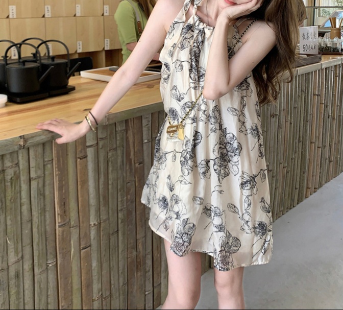 花柄ファッション 花柄ホルターネックワンピース