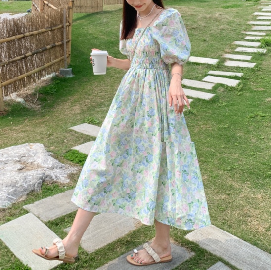 花柄ファッション ふんわり袖の田園風花柄ワンピース