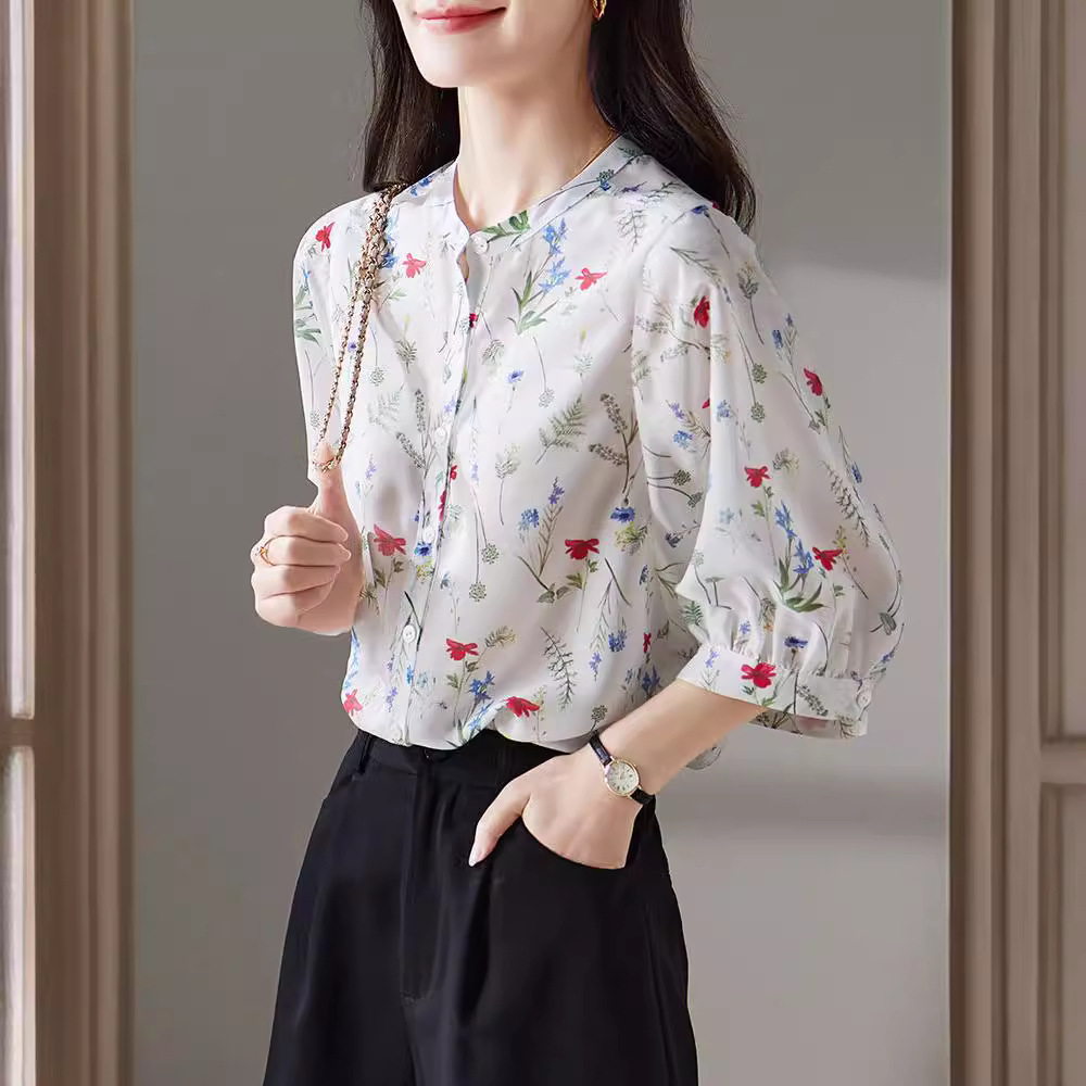 花柄ファッション 優美な野花柄シアーブラウス
