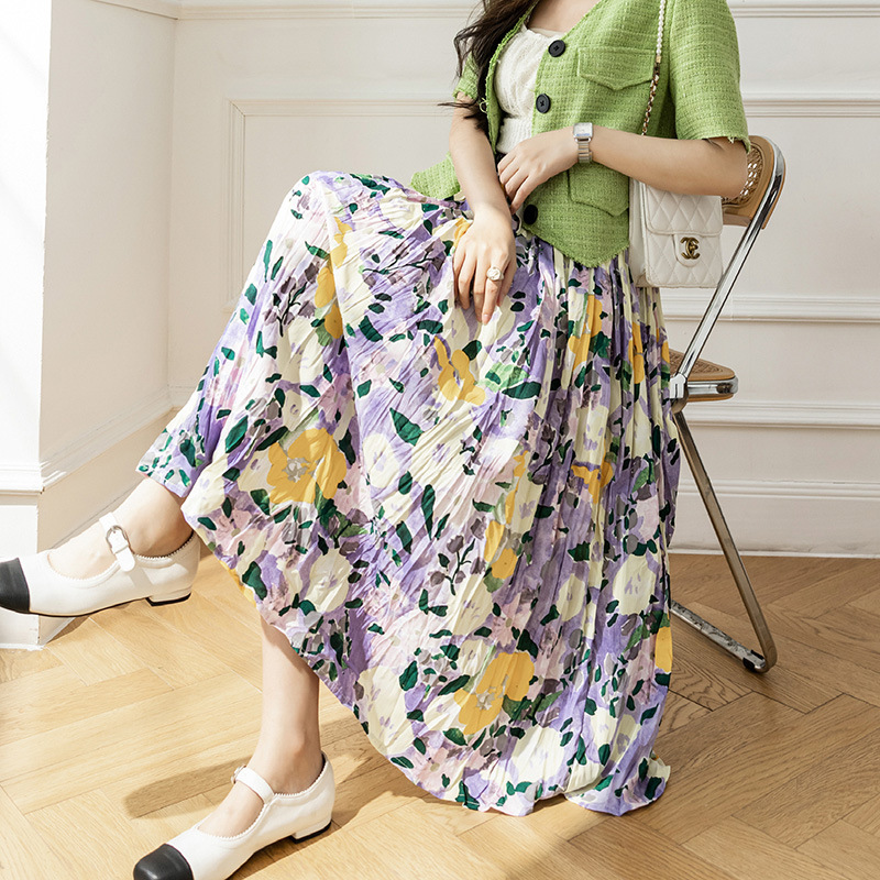 花柄ファッション 彩り豊かな花柄ミディ丈プリーツスカート