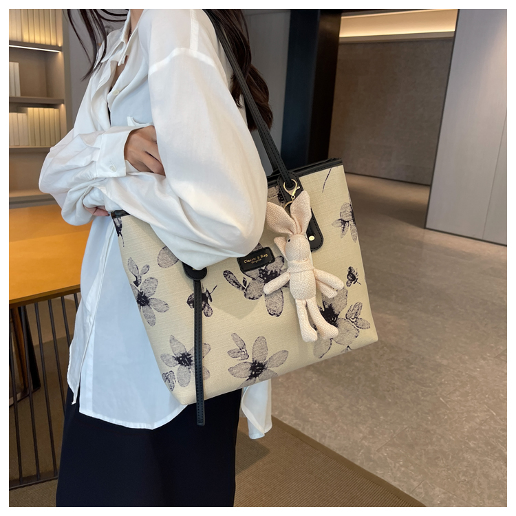 花柄ファッション 花模様キャンバストート