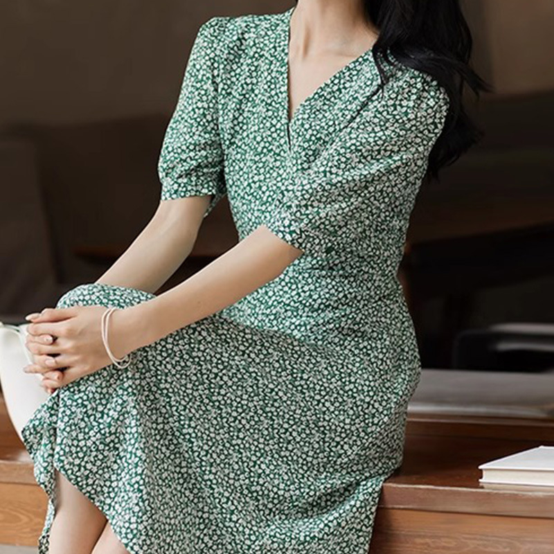 花柄ファッション 清楚な花柄シフォンワンピース