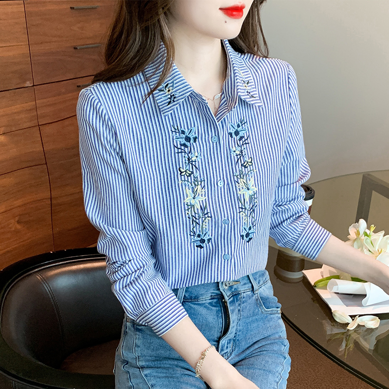 花柄ファッション 優美な刺繍入りストライプブラウス