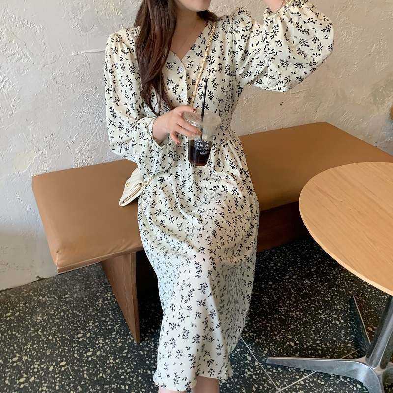 花柄ファッション 優美な小花柄マキシ丈ワンピース