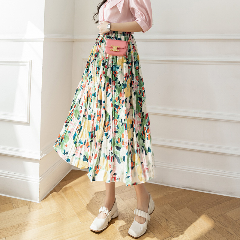 花柄ファッション 彩り豊かな花柄ミディ丈プリーツスカート