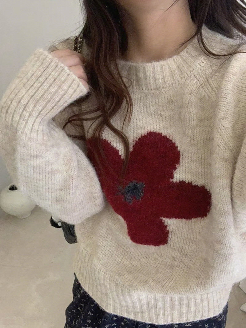 花柄ファッション 一輪の花が咲く柔らかニットセーター