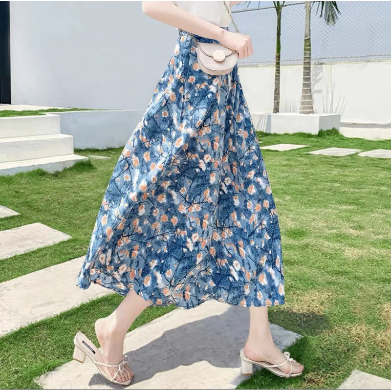 花柄ファッション 優雅な花模様ミディ丈フレアースカート