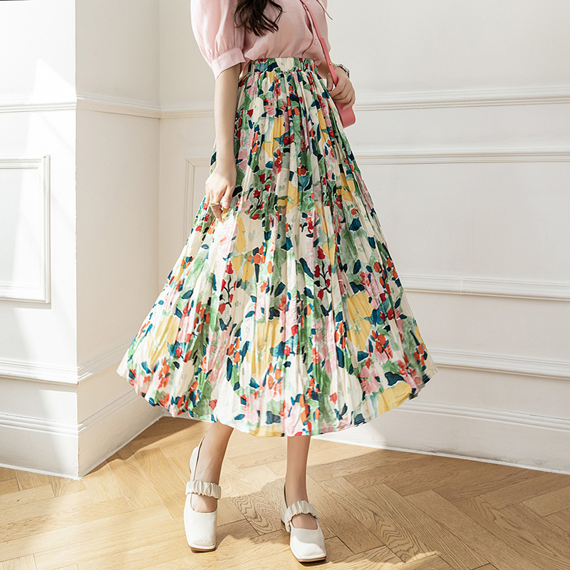 花柄ファッション 彩り豊かな花柄ミディ丈プリーツスカート