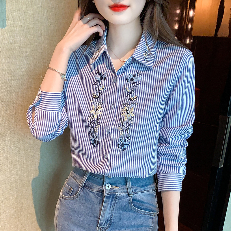 花柄ファッション 優美な刺繍入りストライプブラウス