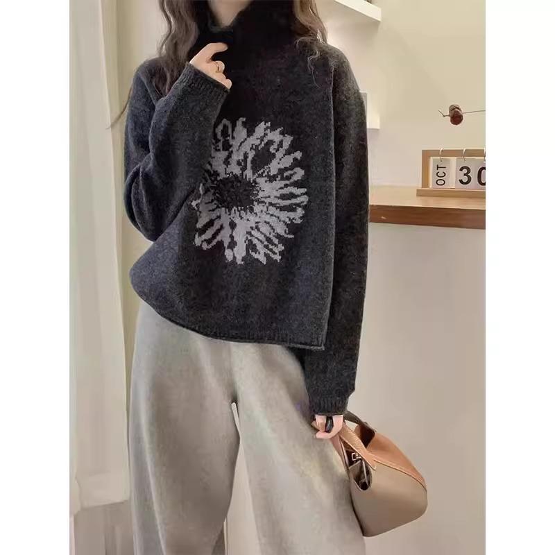 花柄ファッション 優雅な大輪花モチーフタートルネックニット
