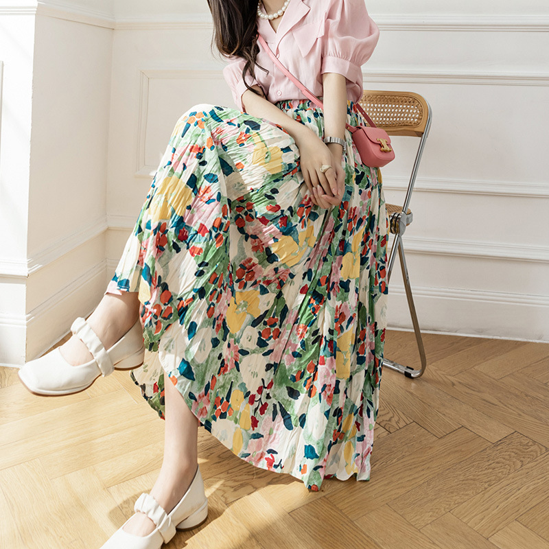 花柄ファッション 彩り豊かな花柄ミディ丈プリーツスカート
