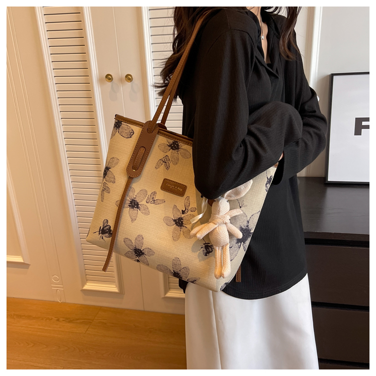 花柄ファッション 花模様キャンバストート