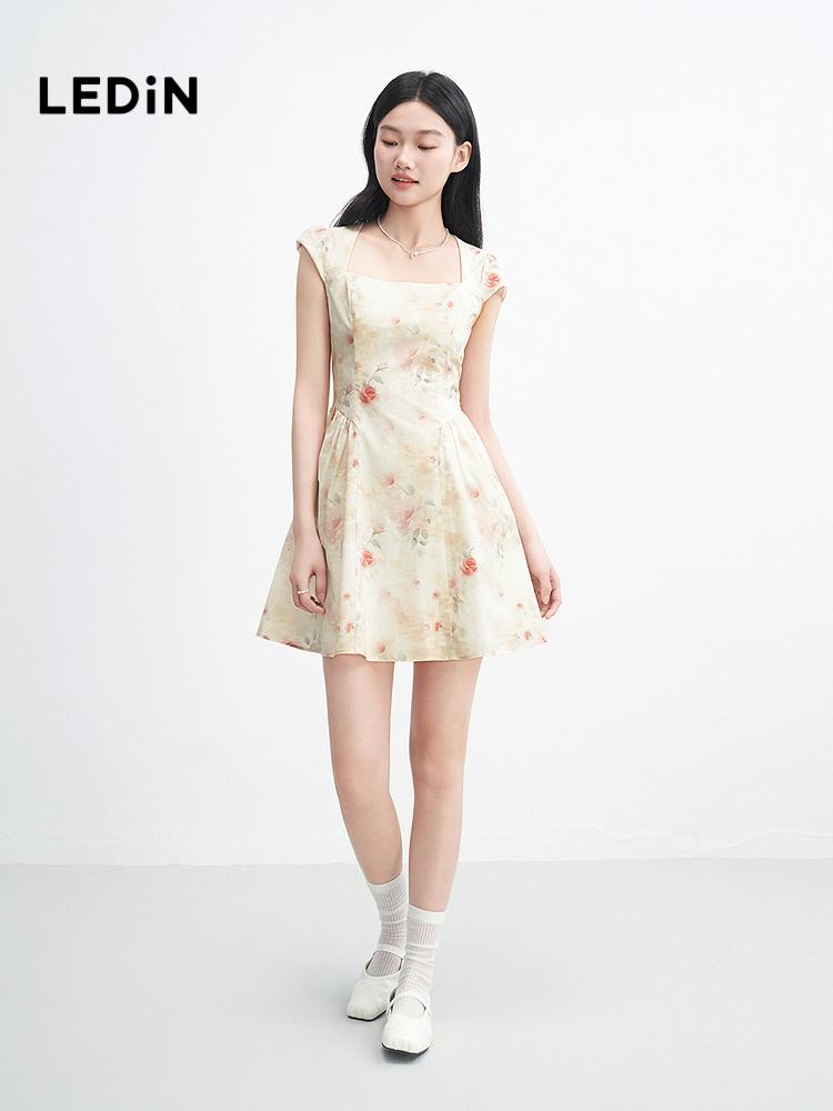 花柄ファッション 優美な花模様ミニワンピース