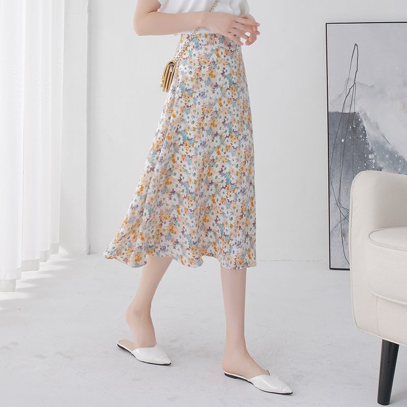 花柄ファッション 優美な花模様のミディ丈フレアースカート