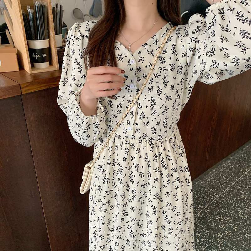 花柄ファッション 優美な小花柄マキシ丈ワンピース