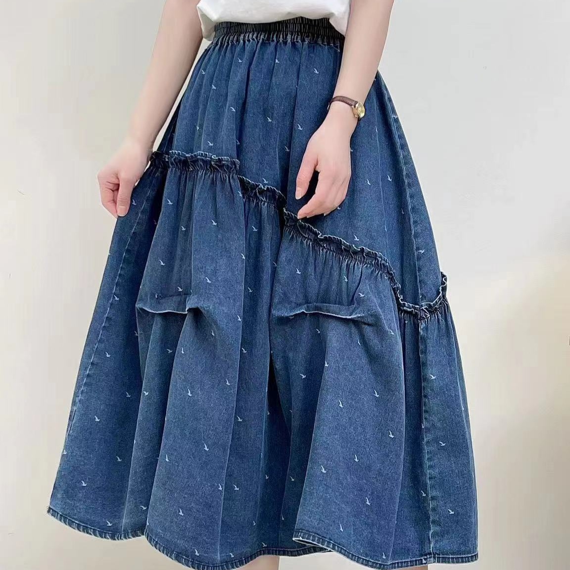 デニムファッション 小花柄入り ティアードフリルデニムスカート