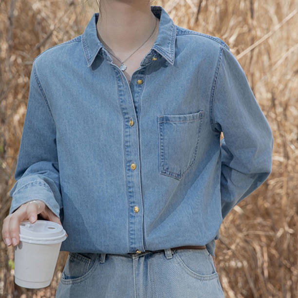 デニムファッション 草原の風になびく ゆったりデニムシャツ