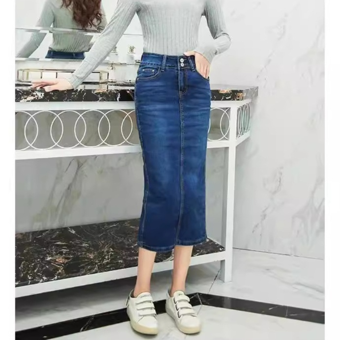 デニムファッション すっきりシルエット ミモレ丈デニムスカート