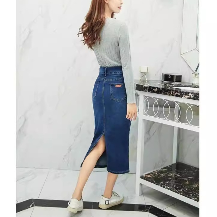 デニムファッション すっきりシルエット ミモレ丈デニムスカート