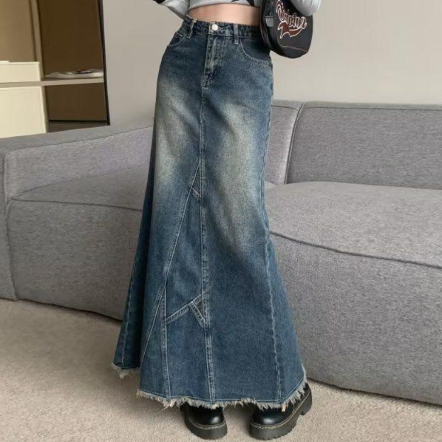 デニムファッション 裾フリンジフレアロングデニムスカート