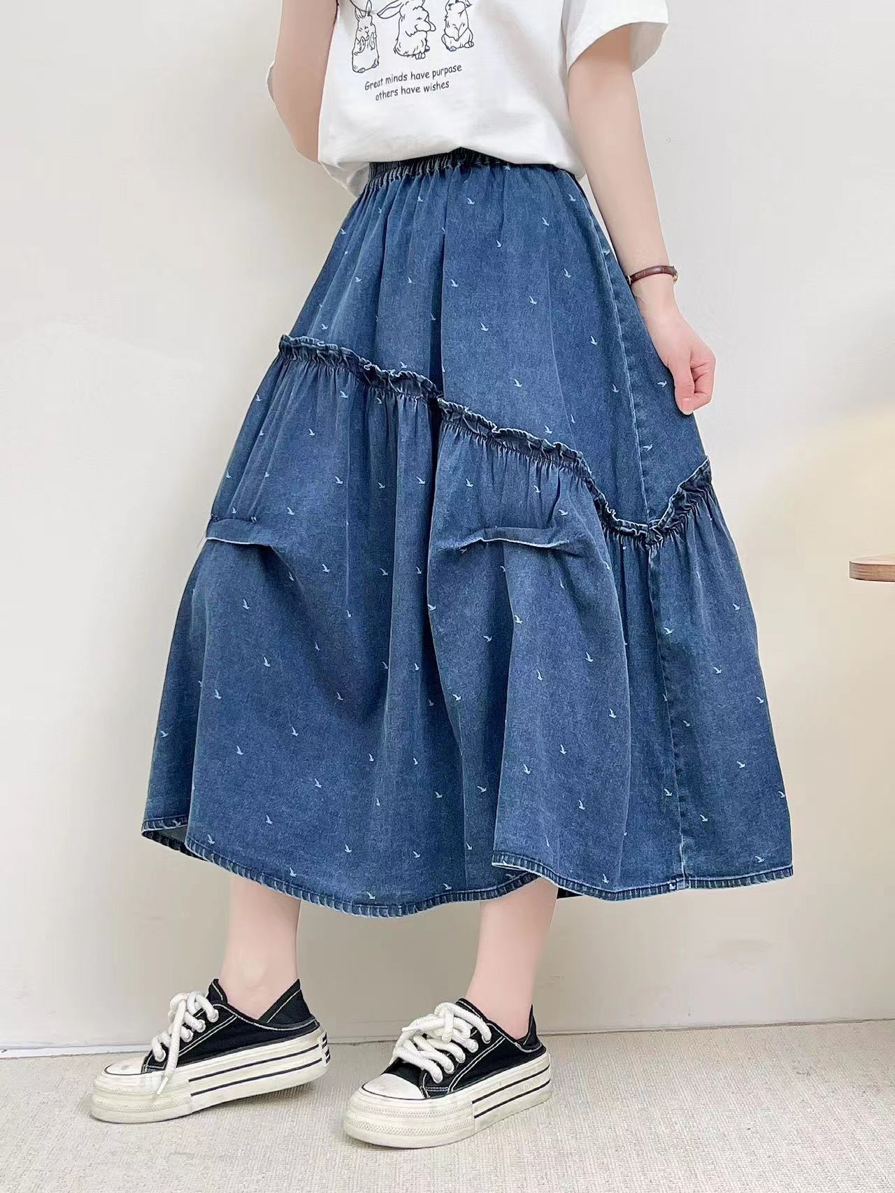 デニムファッション 小花柄入り ティアードフリルデニムスカート