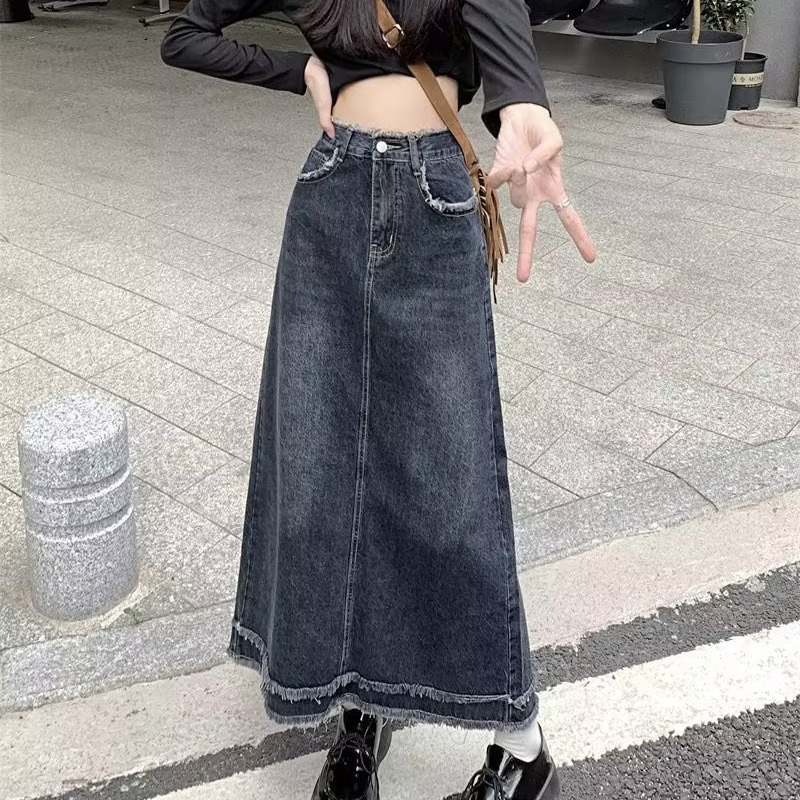 デニムファッション 裾フリンジ加工マキシスカート