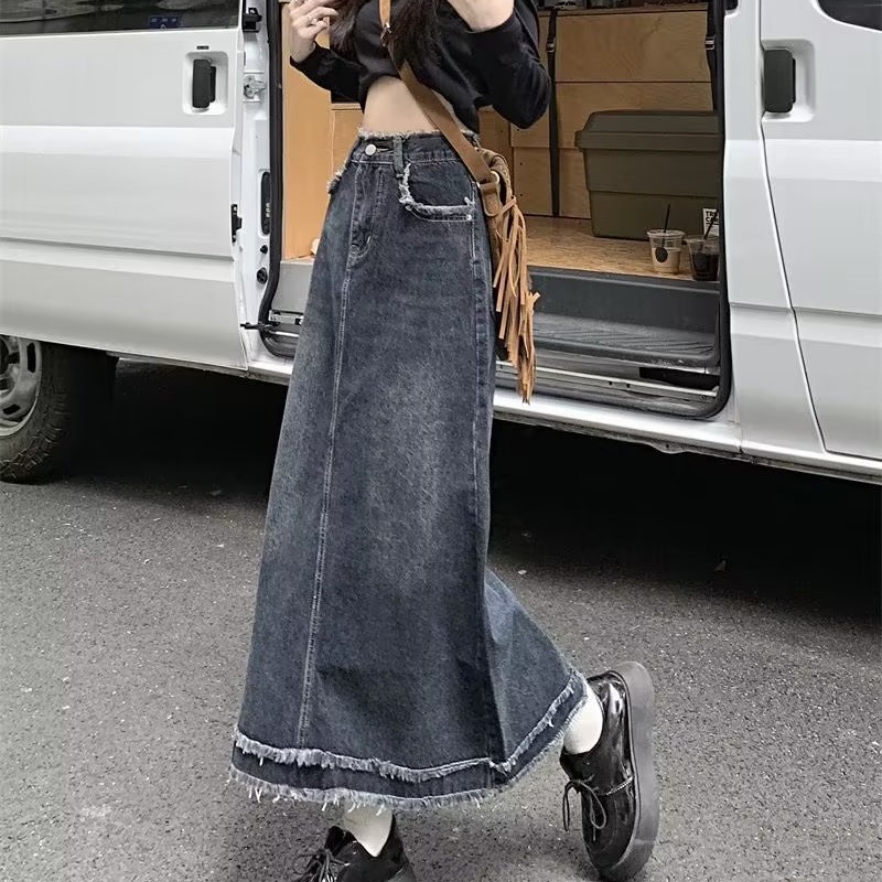 デニムファッション 裾フリンジ加工マキシスカート