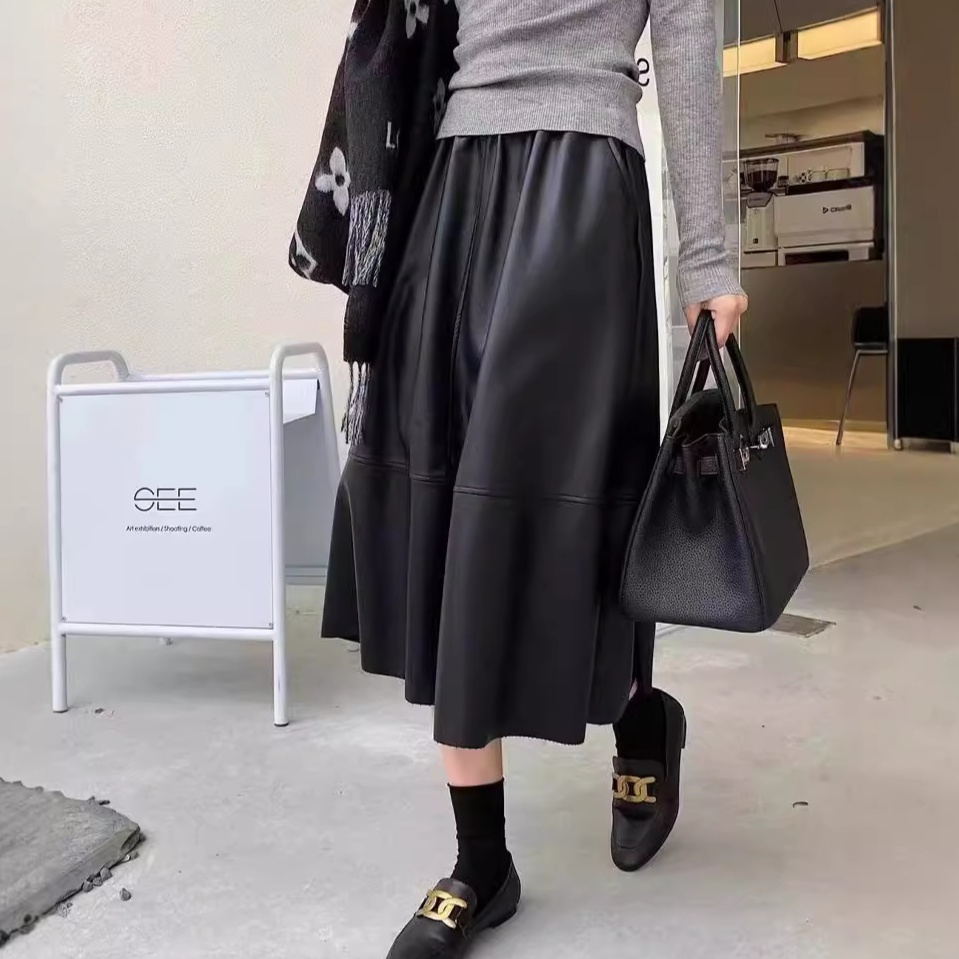 レザーファッション 上品フレアレザースカート