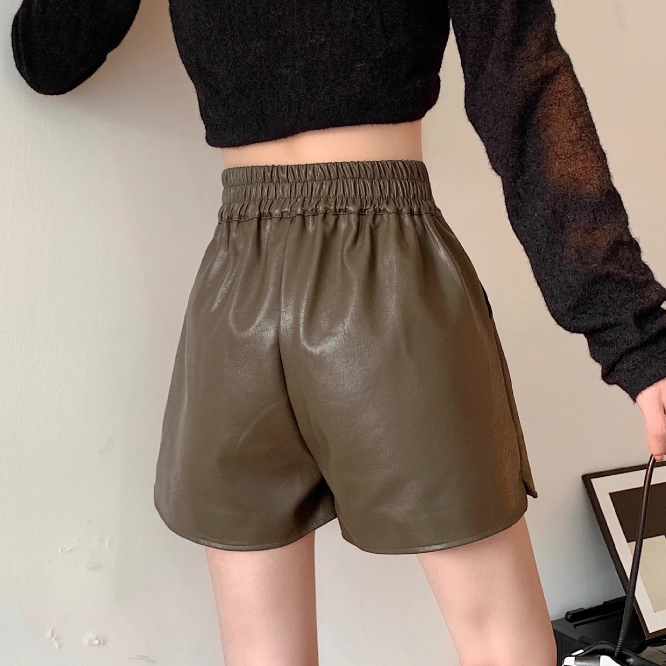 レザーファッション 上質シープスキン プリーツレザーショートパンツ