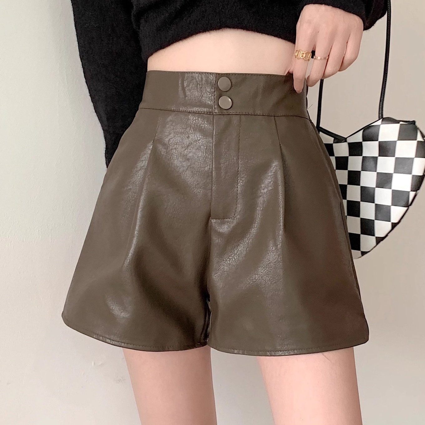 レザーファッション 上質シープスキン プリーツレザーショートパンツ