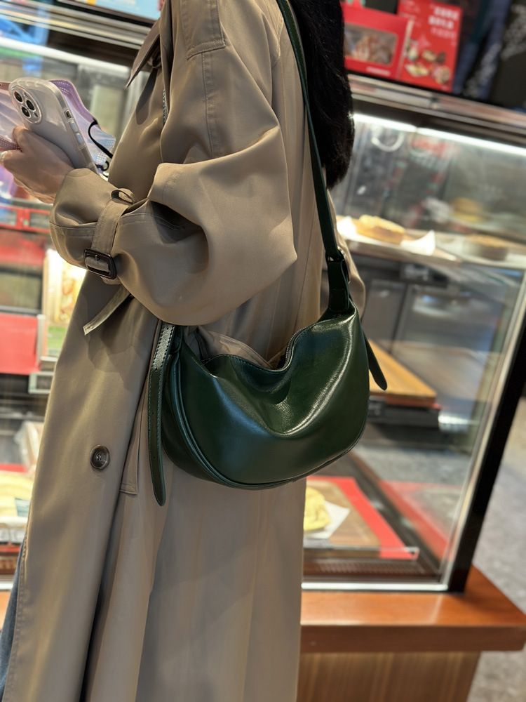 レザーファッション 上質クレセント型ショルダーバッグ