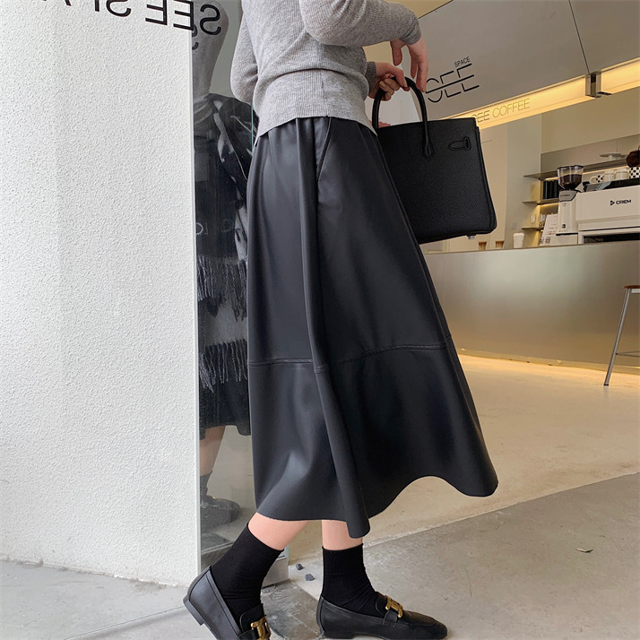 レザーファッション 上品フレアレザースカート