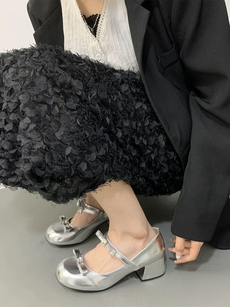 レザーファッション スタッズ飾りつき光沢パンプス