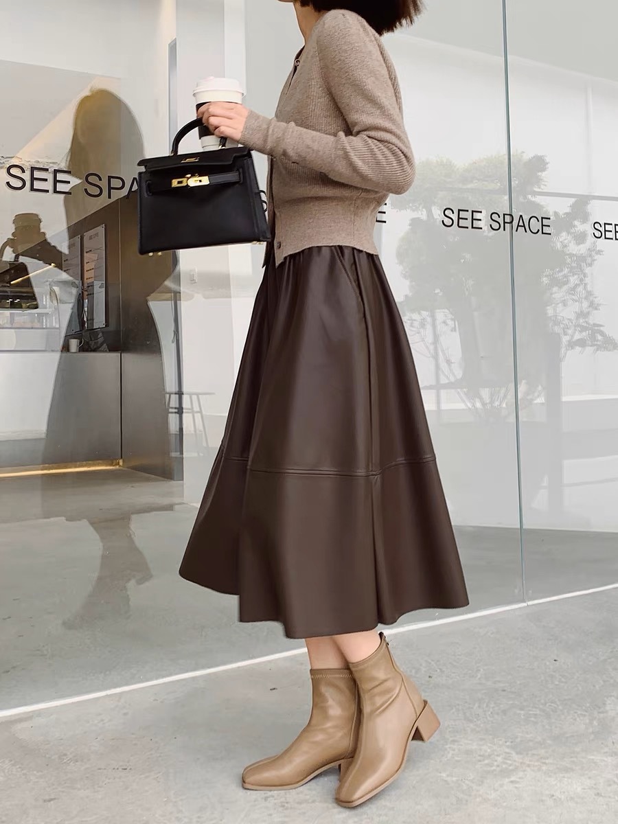 レザーファッション 上品フレアレザースカート