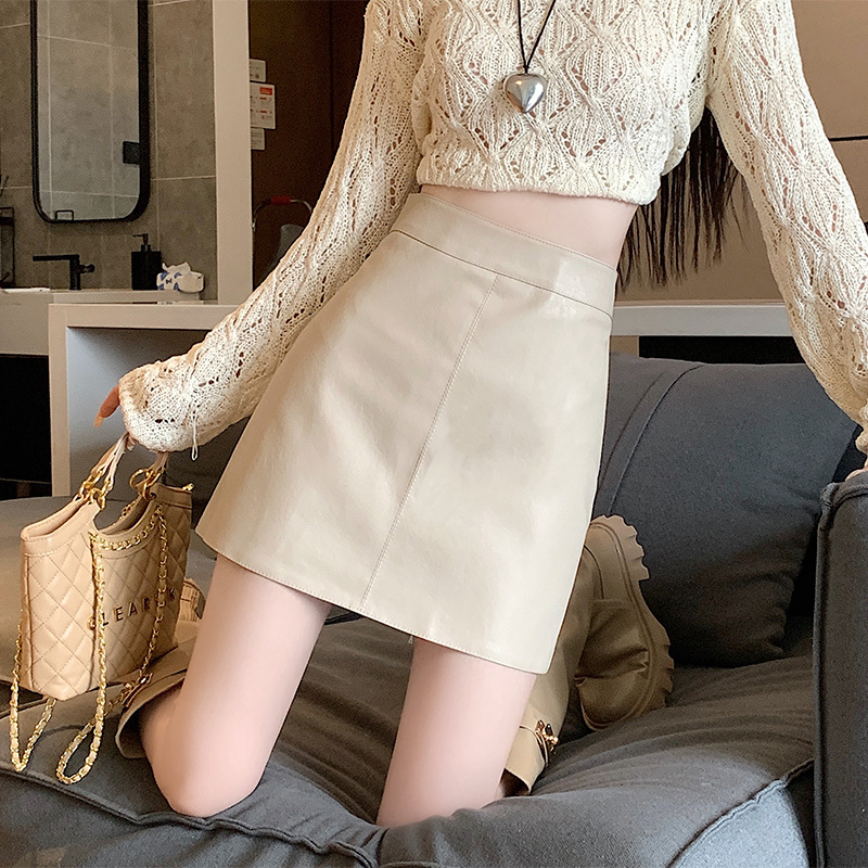 レザーファッション 上質合皮の大人かわいいミニスカート