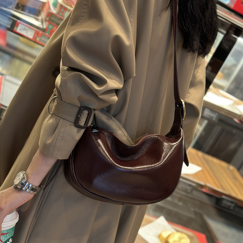レザーファッション 上質クレセント型ショルダーバッグ