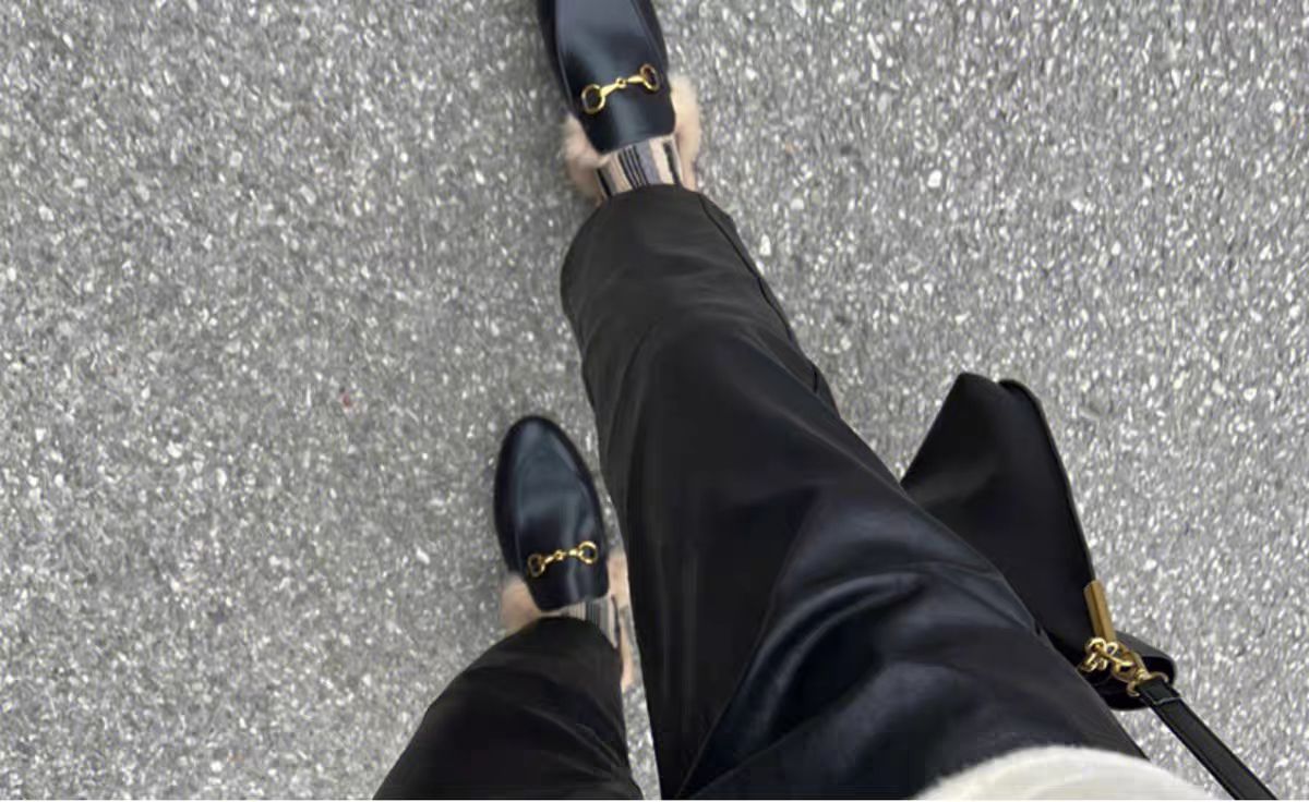 レザーファッション 高級感あふれる本革ストレートパンツ
