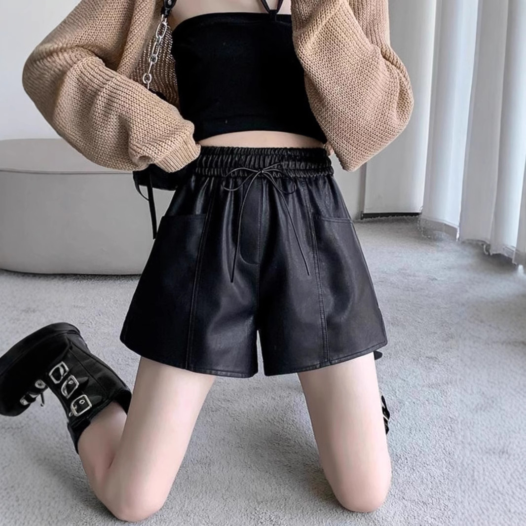 レザーファッション ウエストゴム仕様のゆったりショートパンツ