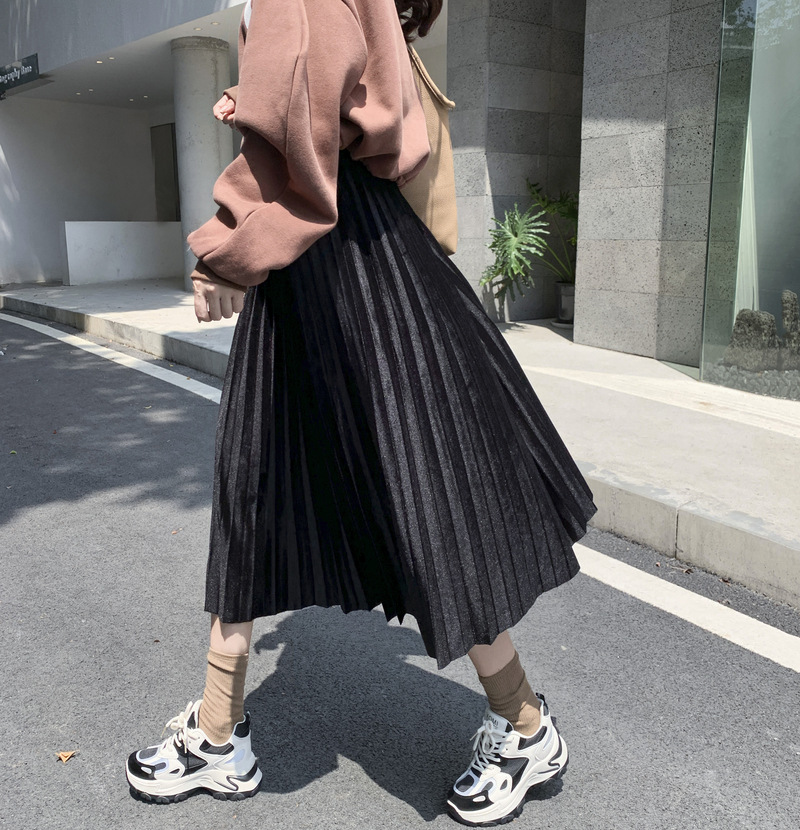 上品な風合いプリーツロングスカート