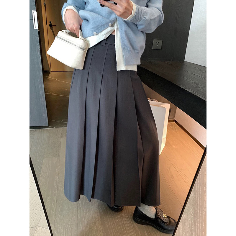 上品なプリーツロングスカート