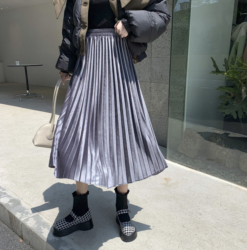 上品な風合いプリーツロングスカート