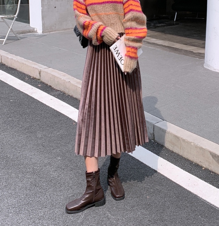 上品な風合いプリーツロングスカート