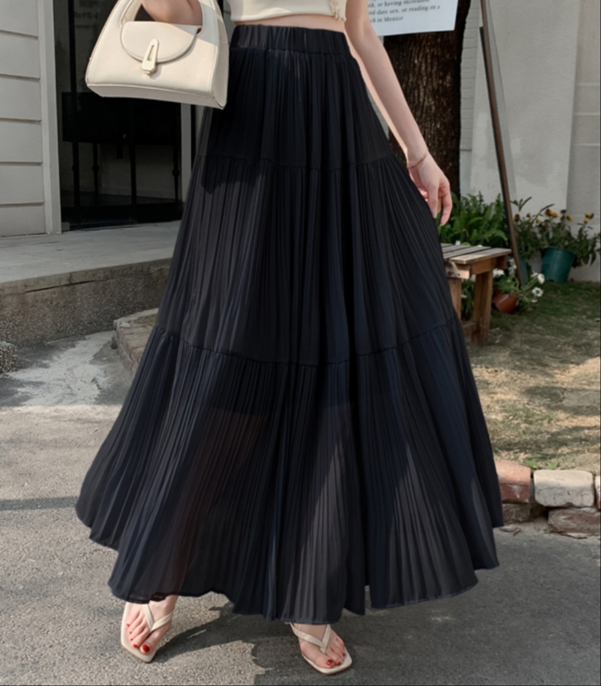 ふんわり揺れる贅沢ティアードロングスカート