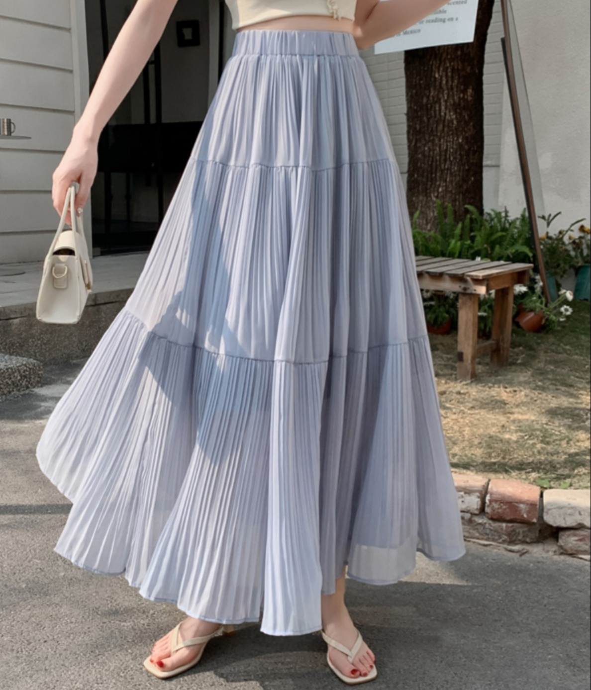 ふんわり揺れる贅沢ティアードロングスカート