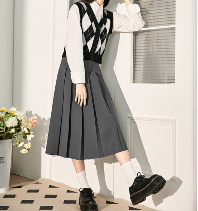 優美なプリーツ入り ミディ丈ロングスカート