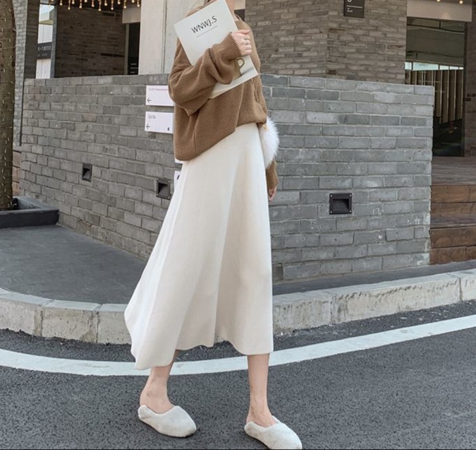 ふんわり広がる上質ニットロングスカート