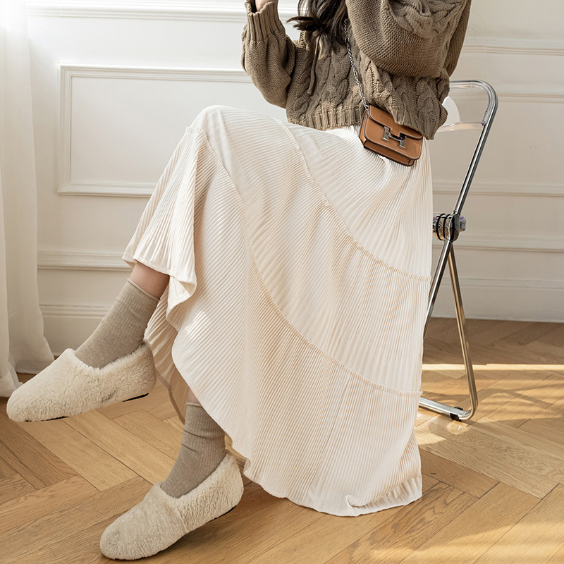 優美なティアードプリーツロングスカート