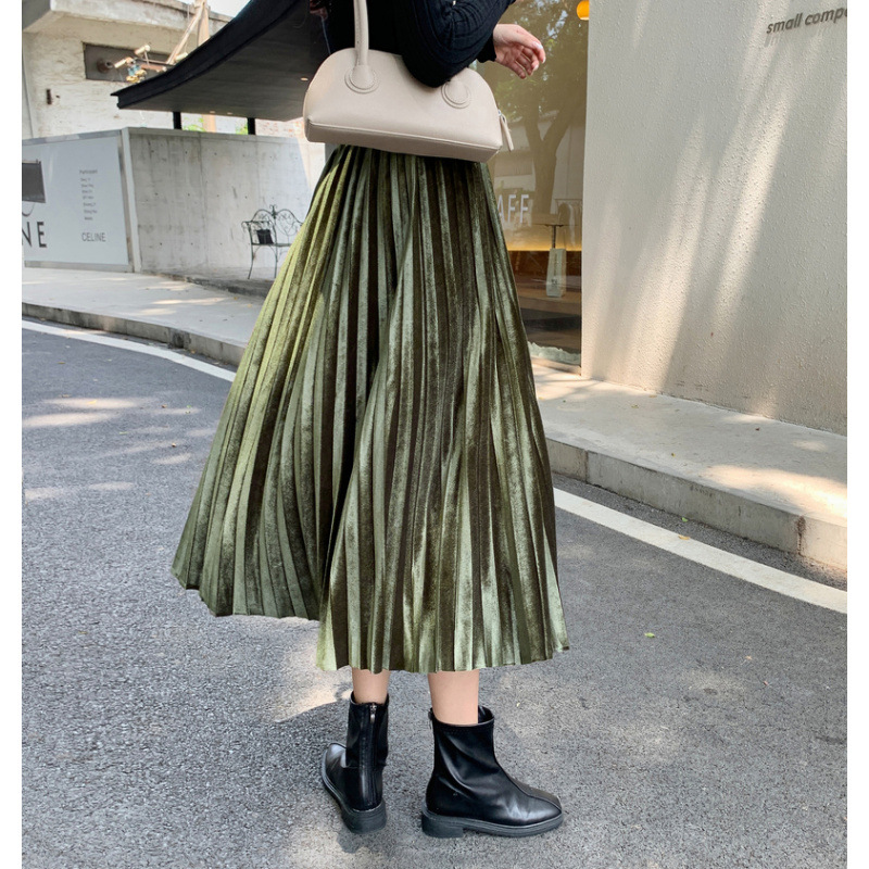 上品な風合いプリーツロングスカート