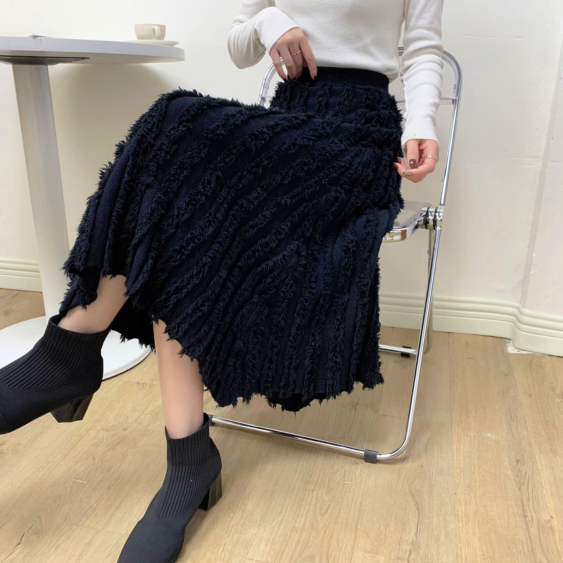 ロングスカート フリンジ装飾 ふんわりニットスカート
